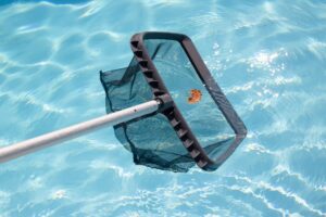 nettoyage feuille piscine