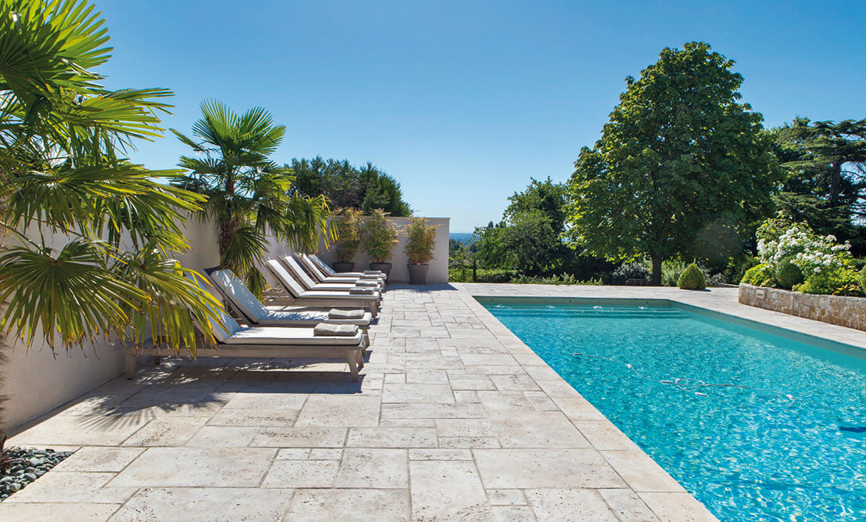 Guide des prix piscine 2023 : trouvez la meilleure option pour votre budget